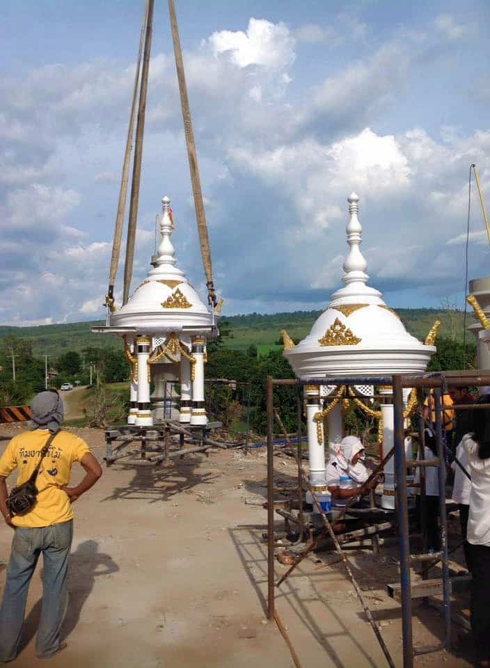 พระพุทธรูปประจำทิศในซุ้ม